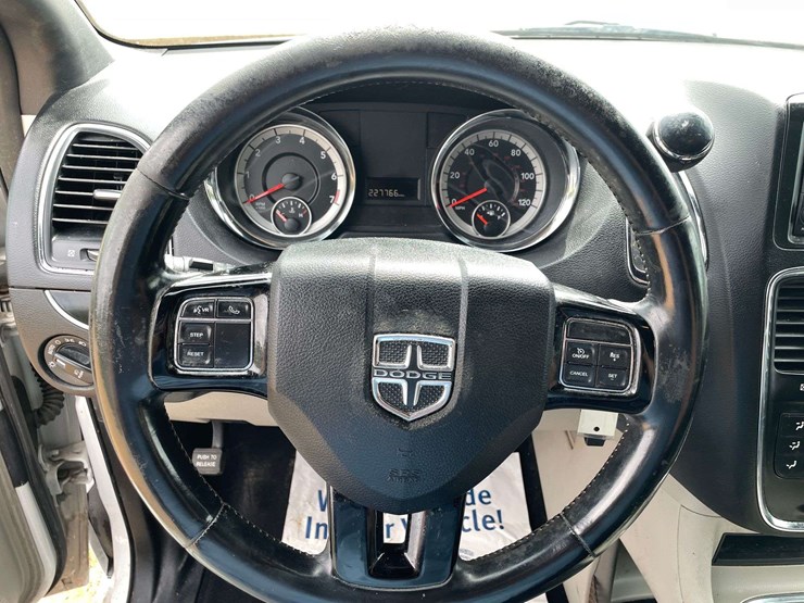 2019-dodge-grand-caravan-sxt-image-12