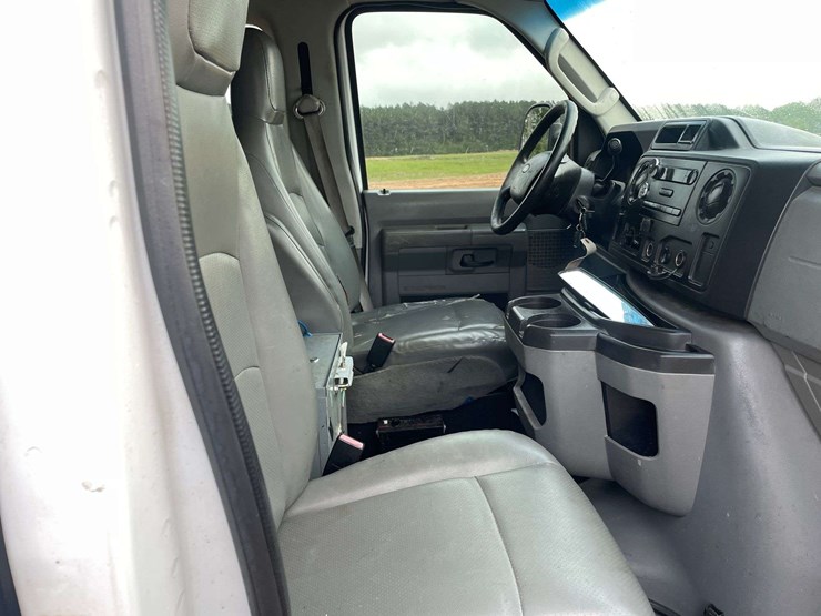 2011-ford-cargo-image-17