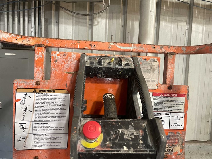 #1464-•-19'-scissor-lift-(e)-image-17