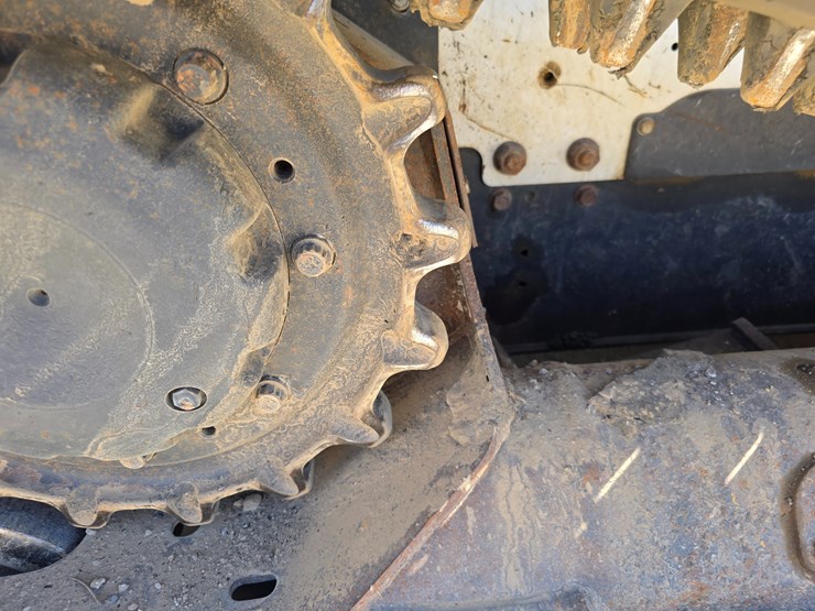 2020-bobcat-t770-image-29