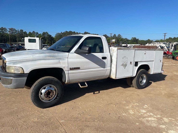 2001-dodge-ram-3500-image-1