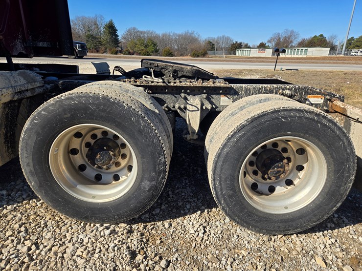 2014-freightliner-cascadia-125-image-77