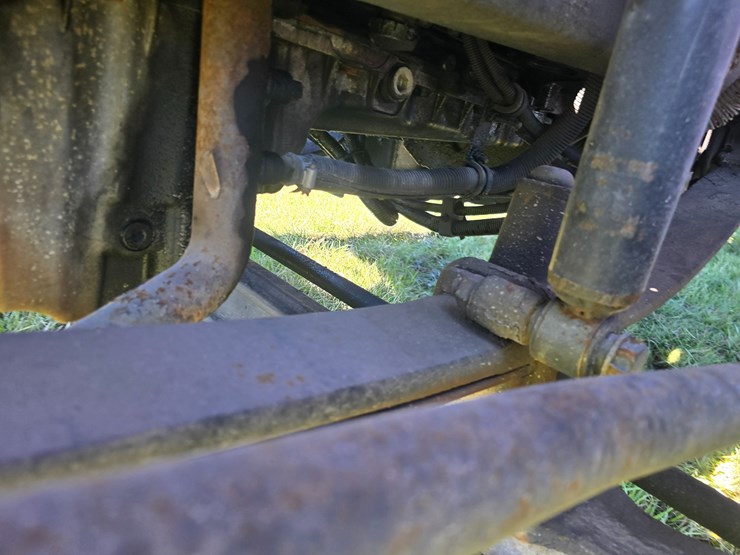 2005-freightliner-m2-106-image-28