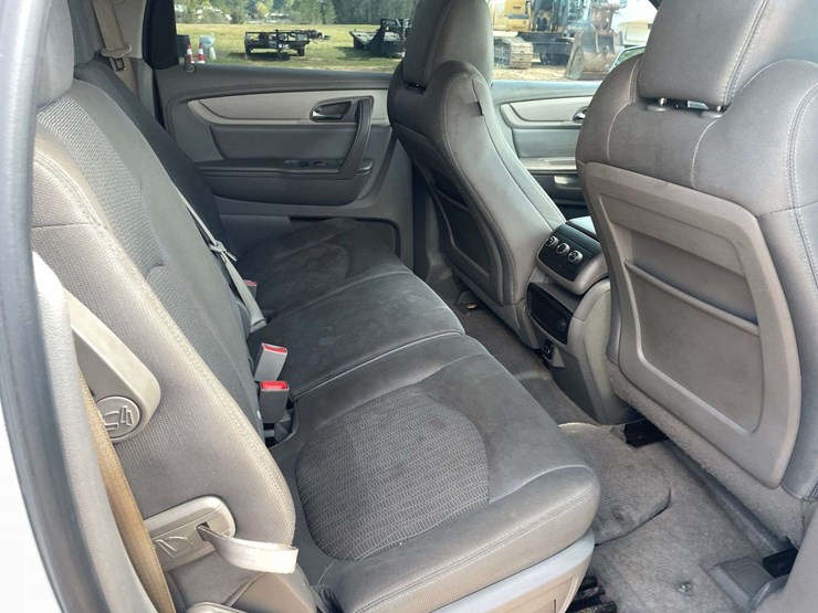 2017-chevrolet-traverse-image-15