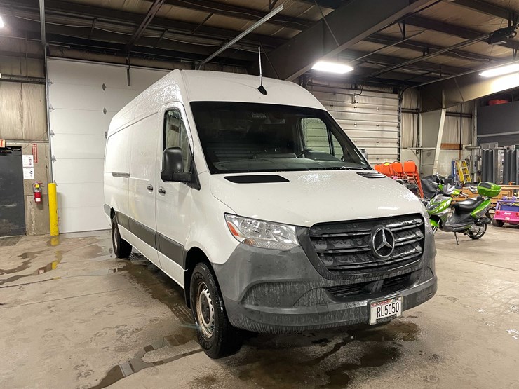 #1450-•-2019-mercedes-sprinter-van-(has-wi-title)-(of)-image-3