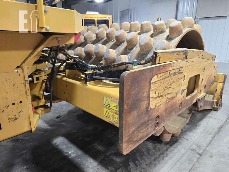 2012-caterpillar-cp56-image-15