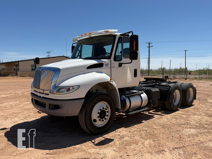 2016-international-durastar-4400-image-1