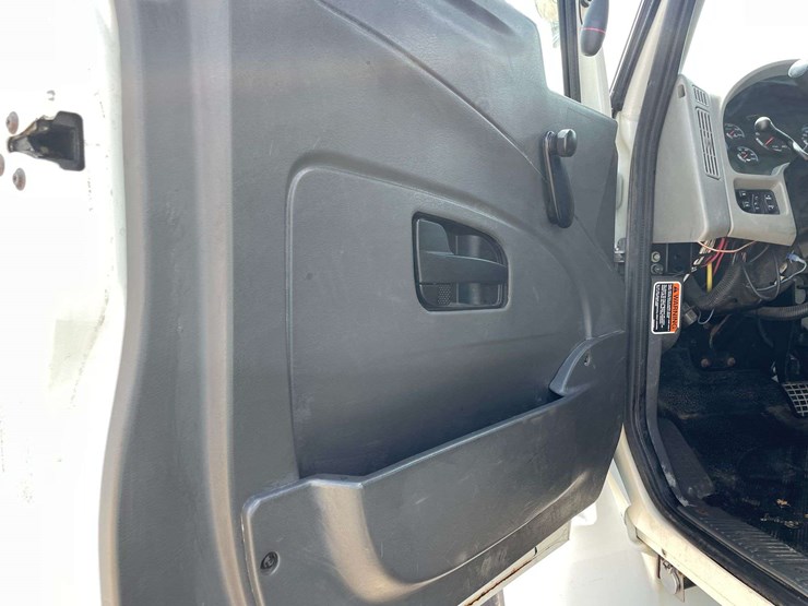 2013-international-durastar-4300-image-9