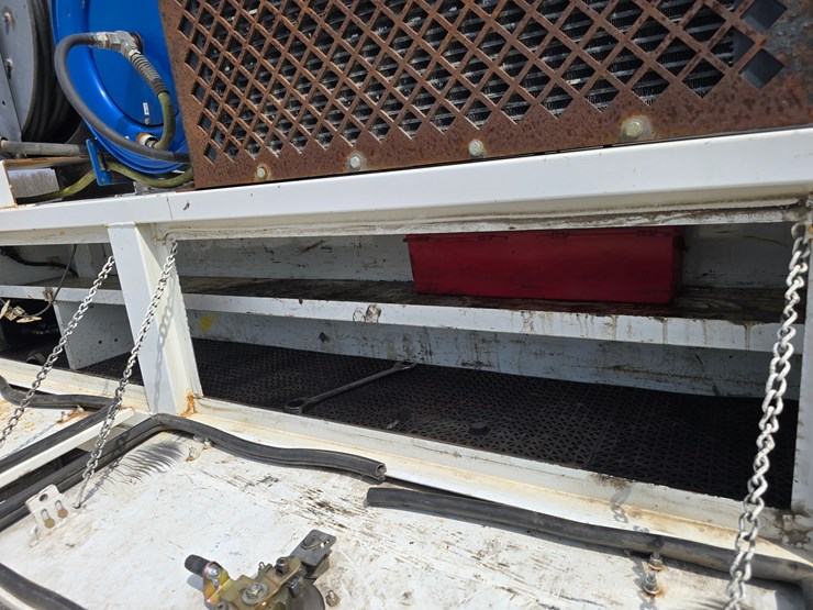 2013-ford-f550-image-46