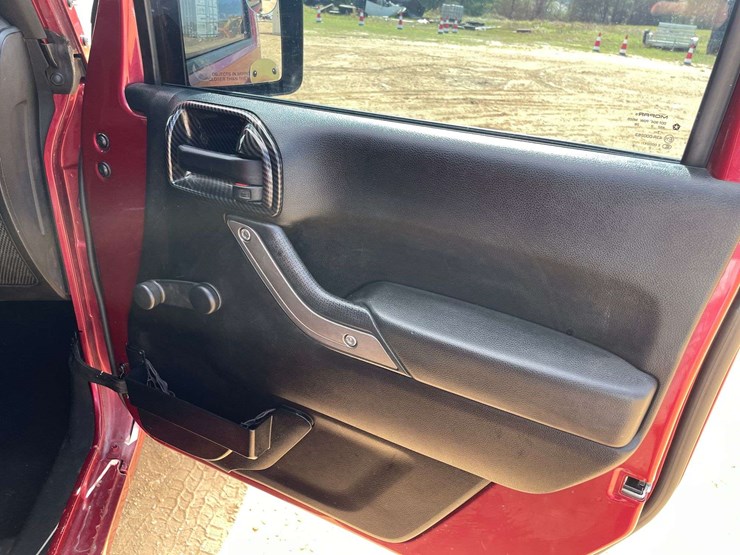 2013-jeep-wrangler-sport-image-17