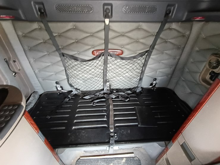 2009-freightliner-cascadia-125-image-69