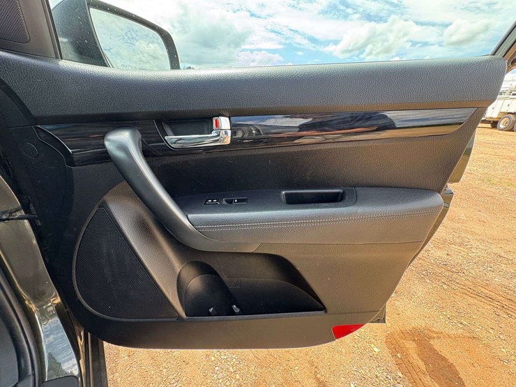 2013-kia-sorento-image-23