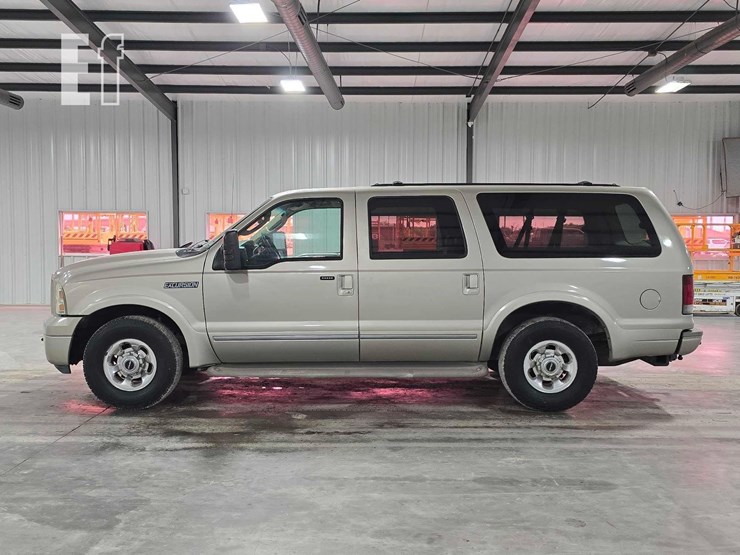 2005-ford-excursion-image-5