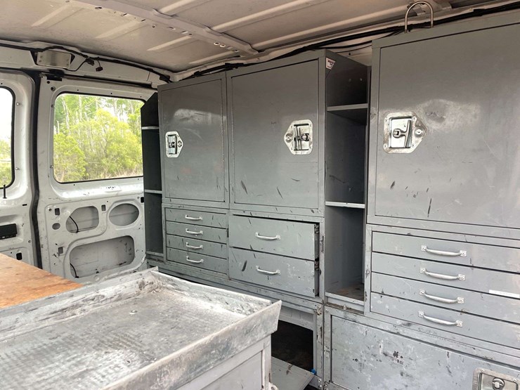 2011-ford-cargo-image-16