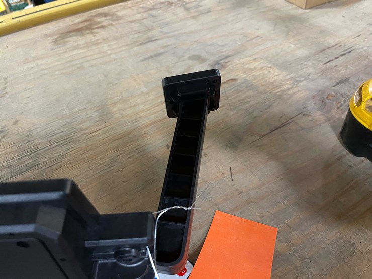 #2425-•-led-parking-lot/-yard-light-(pr12)-image-5