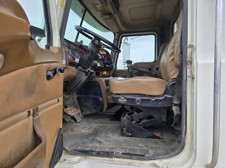 #22589-•-2006-mack-cv713-granite-roll-off-garbage-truck-image-41