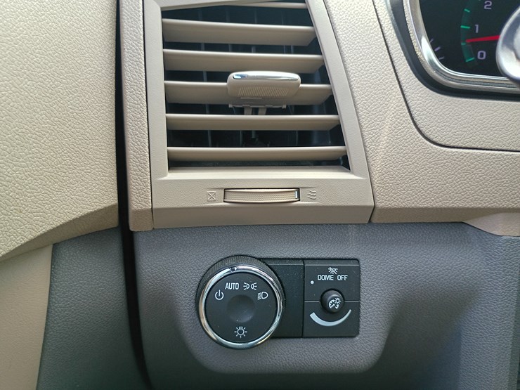 2011-chevrolet-traverse-image-50