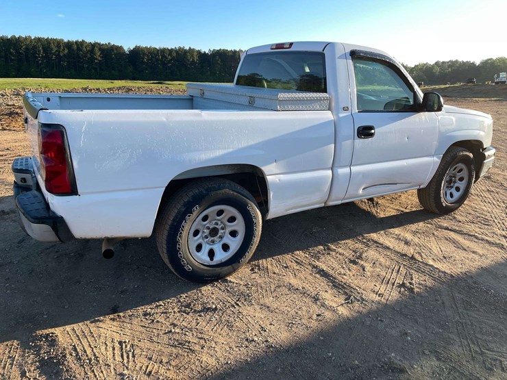 2005-chevrolet-silverado-1500-image-3