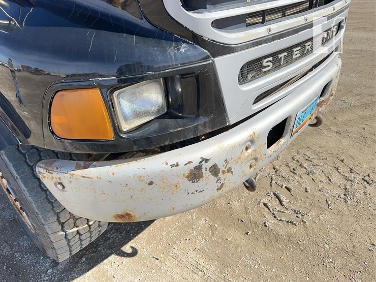 2005-sterling-lt9500-image-27