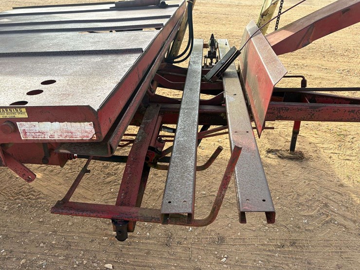 new-holland-1033-image-13