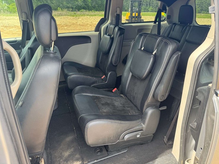 2017-dodge-grand-caravan-sxt-image-17