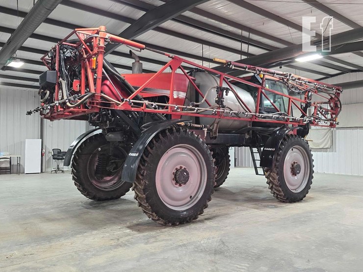 case-ih-patriot-3330-image-3