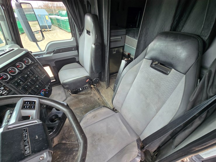 #22610-•-2019-mack-anthem-sleeper-truck-image-42
