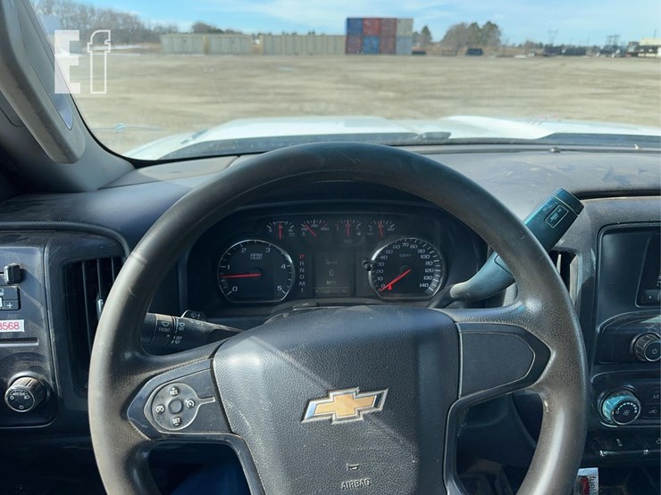 2015-chevrolet-3500-image-10