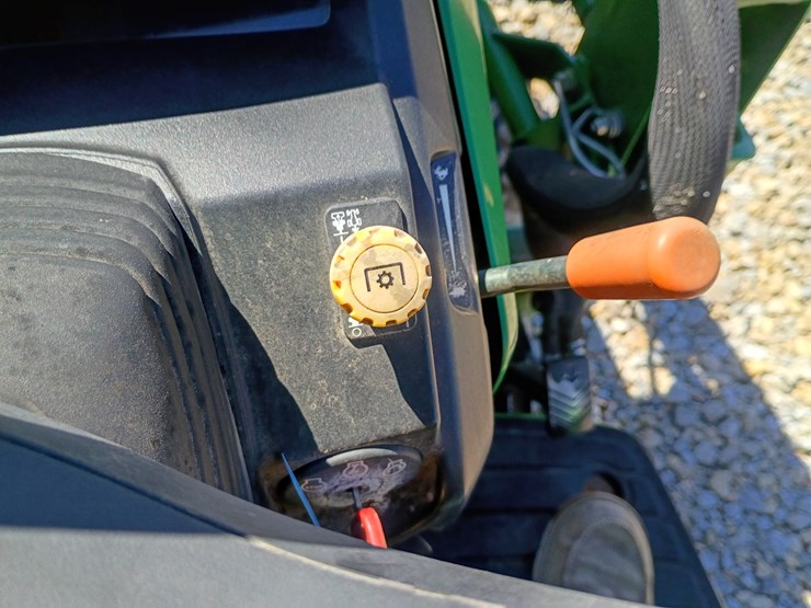 2013-john-deere-1025r-image-30