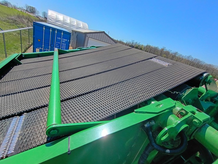 2023-john-deere-450m-image-32