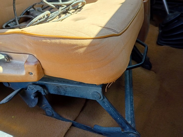 1993-jeep-wrangler-image-39