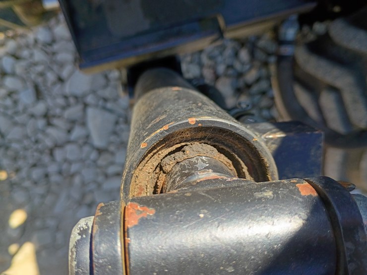 2013-john-deere-1025r-image-56