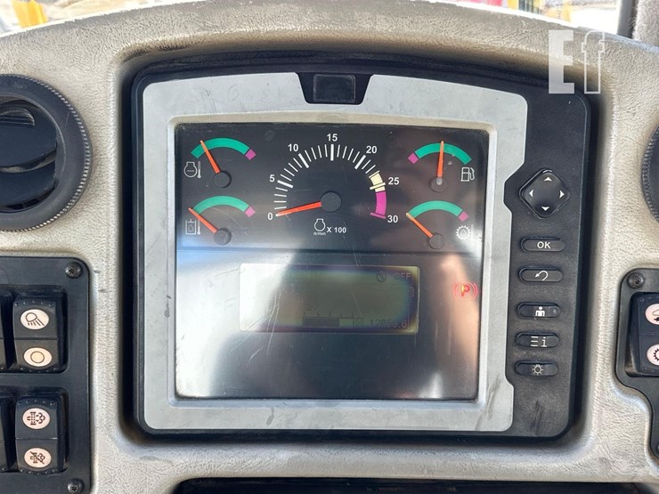 2011-caterpillar-d6t-image-21