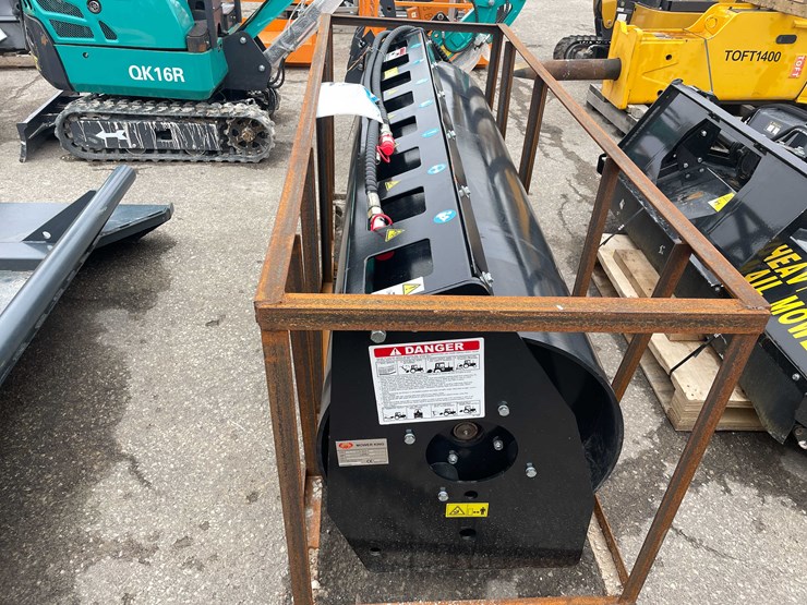 #7039-•-unused-agt-72"-hydraulic-vibratory-roller-(o10)-image-3