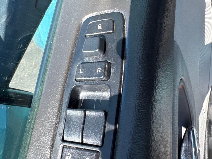 2023-peterbilt-579-image-26