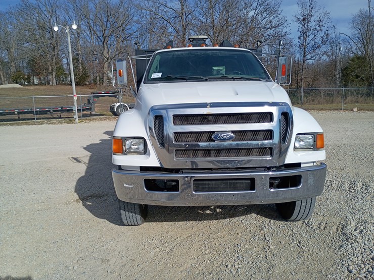 2005-ford-f750-image-19