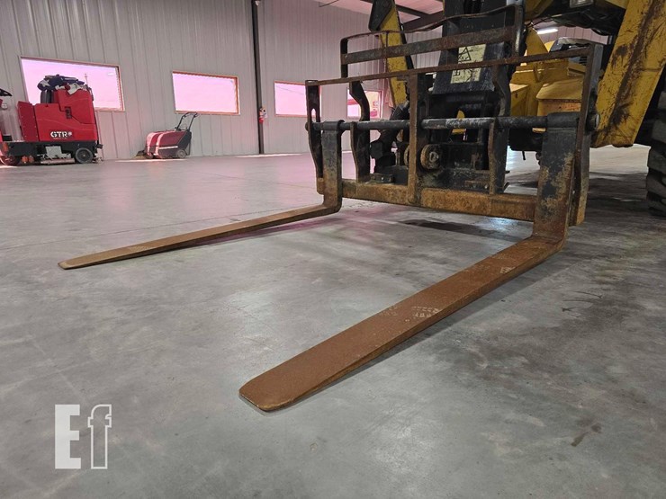 2014-caterpillar-tl1055c-image-9