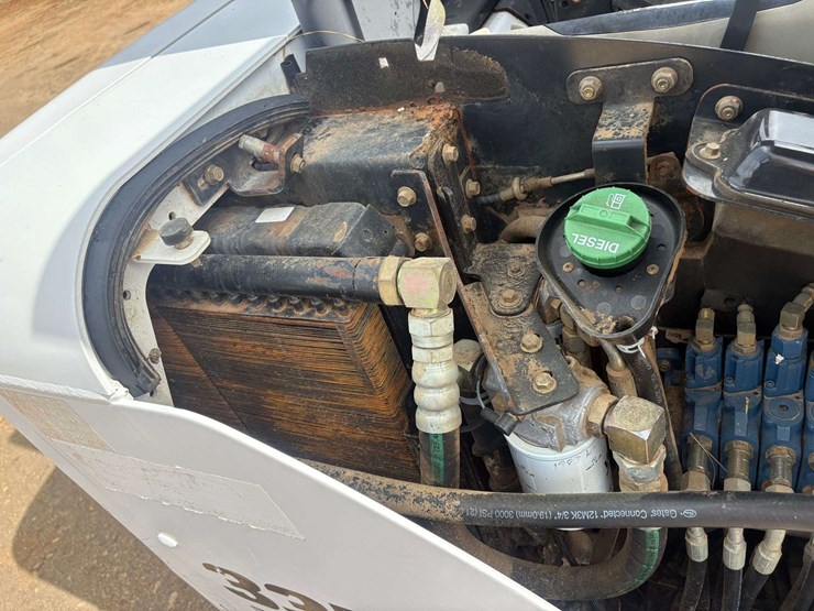 2007-bobcat-335-image-34