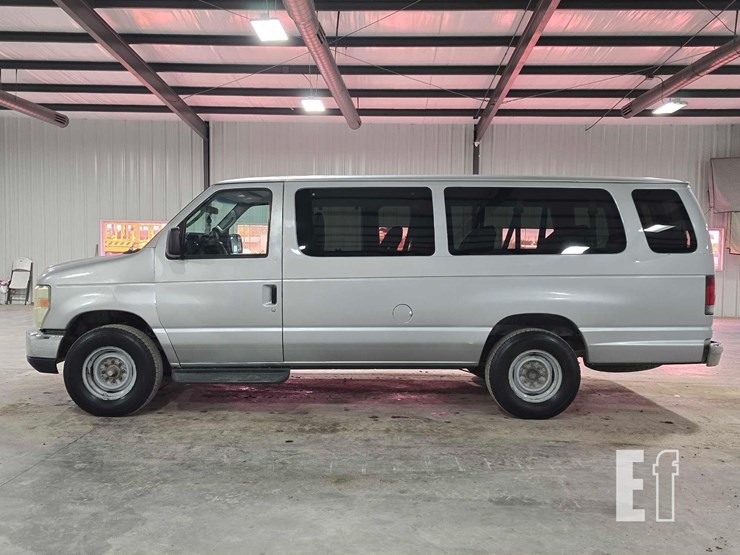 2011-ford-e350-xlt-image-5