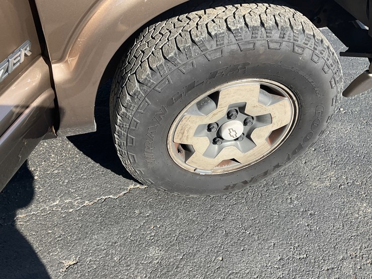 2004-chevrolet-blazer-image-6