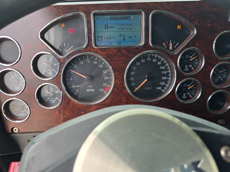 #22593-•-2016-mack-cxu613-pinnacle-sleeper-truck-image-46