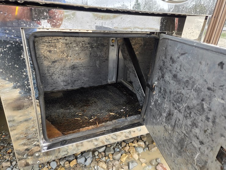 2017-western-star-5700xe-image-130