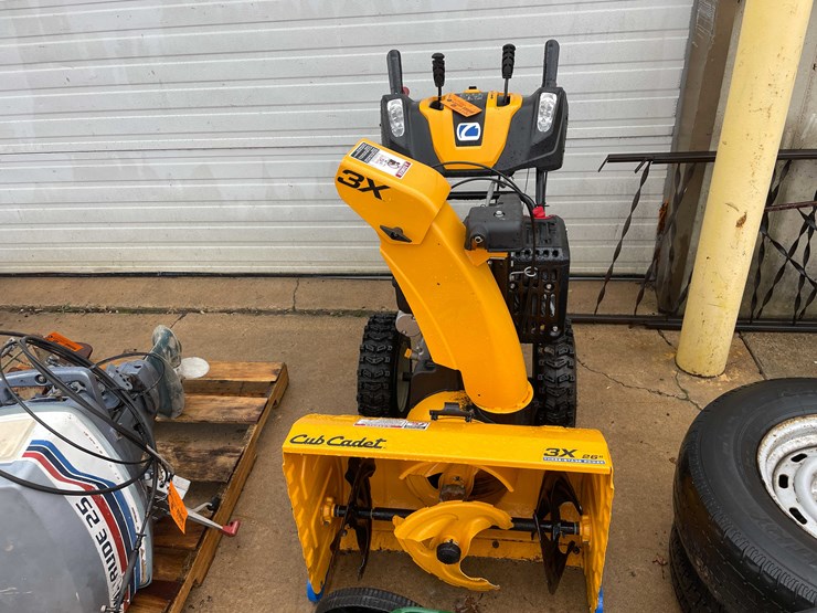 #7011-•-cub-cadet-26"-snowblower-(o3)-image-2