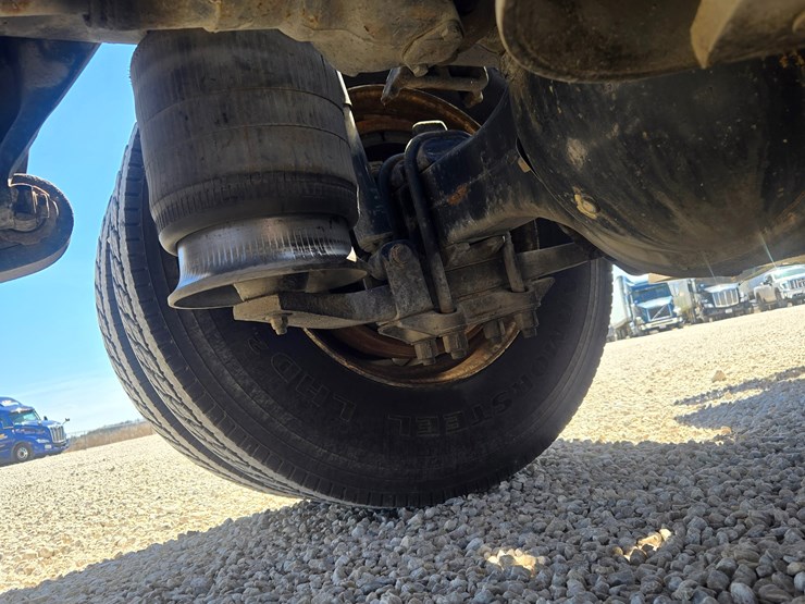 2006-freightliner-columbia-120-image-81