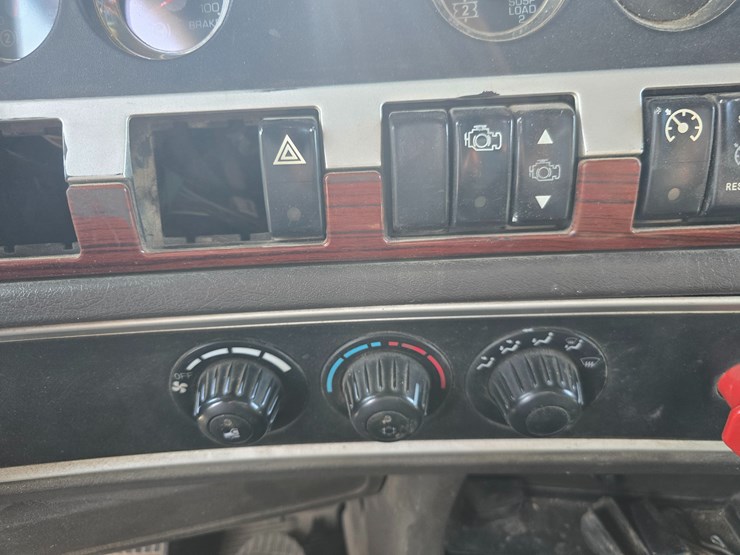 2007-kenworth-w900-image-61