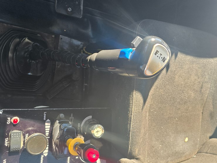 2001-mack-rd688s-image-103