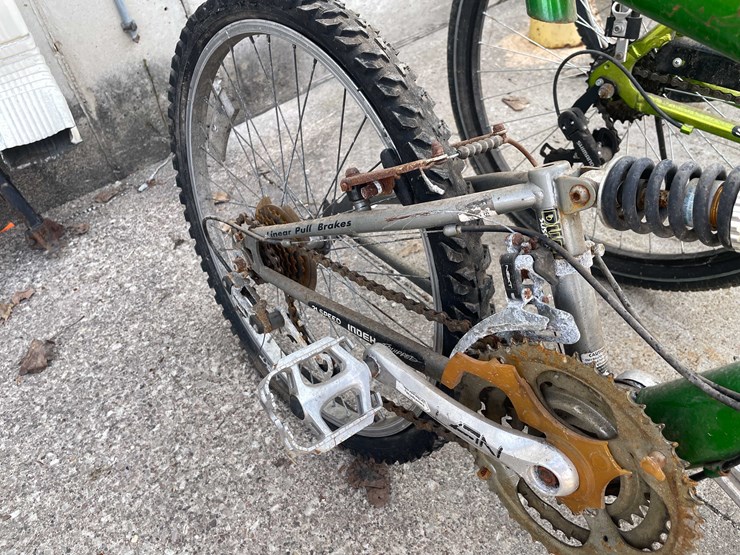 #7073-•-(3)-bikes-(o4)-image-18