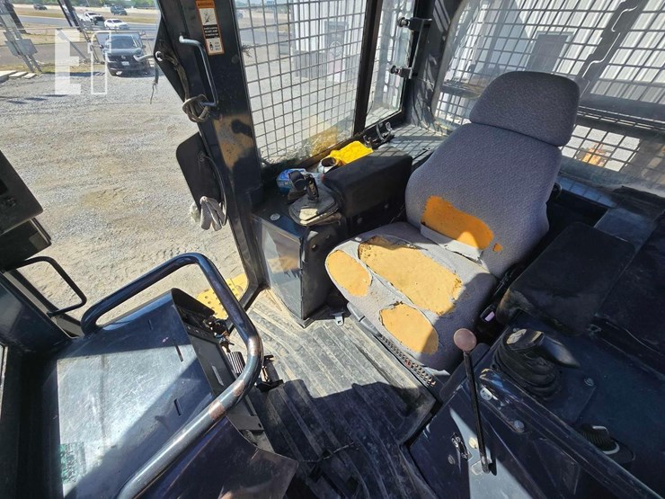 2008-deere-750j-image-16