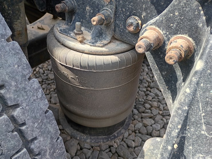 2009-freightliner-cascadia-125-image-97