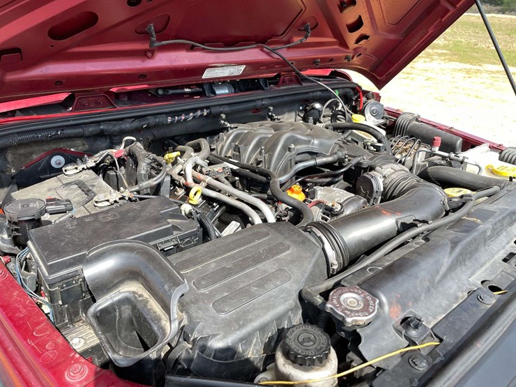 2013-jeep-wrangler-sport-image-8